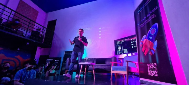 Metaversego Ceo, Ash Mandhyan On A Podium Of A Web3 Community Gathering | Photo/ Metaversego